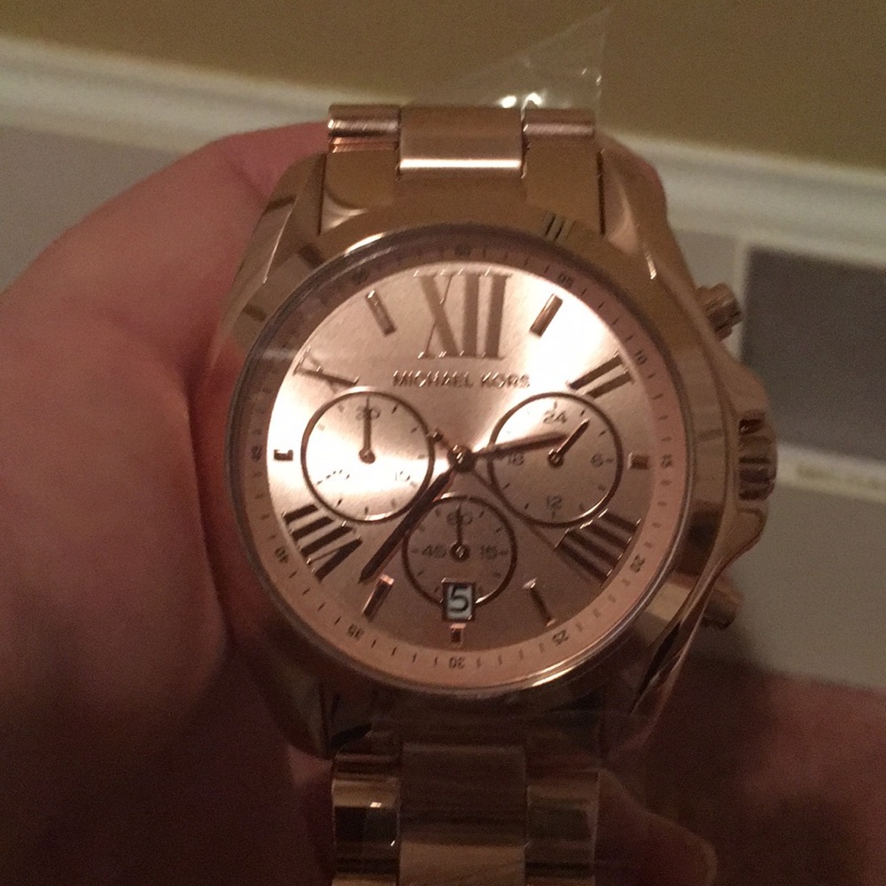 Michael Kors Large Faced Women's Watch. NWT - Picture 2 of 5